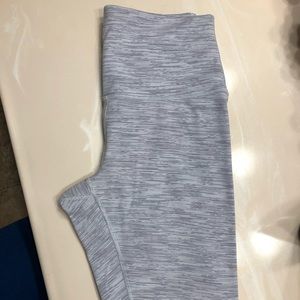Lululemon wonder under grey size 6